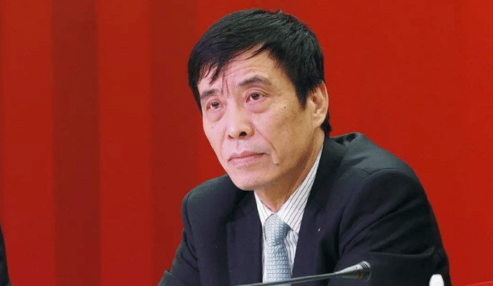 李铁下课？足坛乱套了！曝足协不想给他工资，董路李璇开启骂战：你内心肮脏