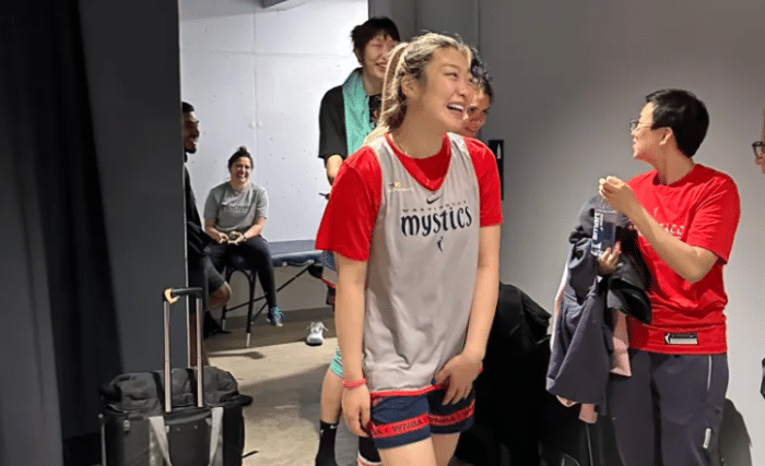 WNBA中国德比！韩旭替补0分，李梦垃圾时间首秀，神秘人开门红