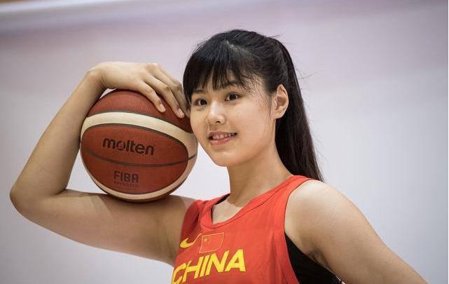 女篮307万奖金分配曝光，李月汝第5，李梦第3，两黑马太惊喜
